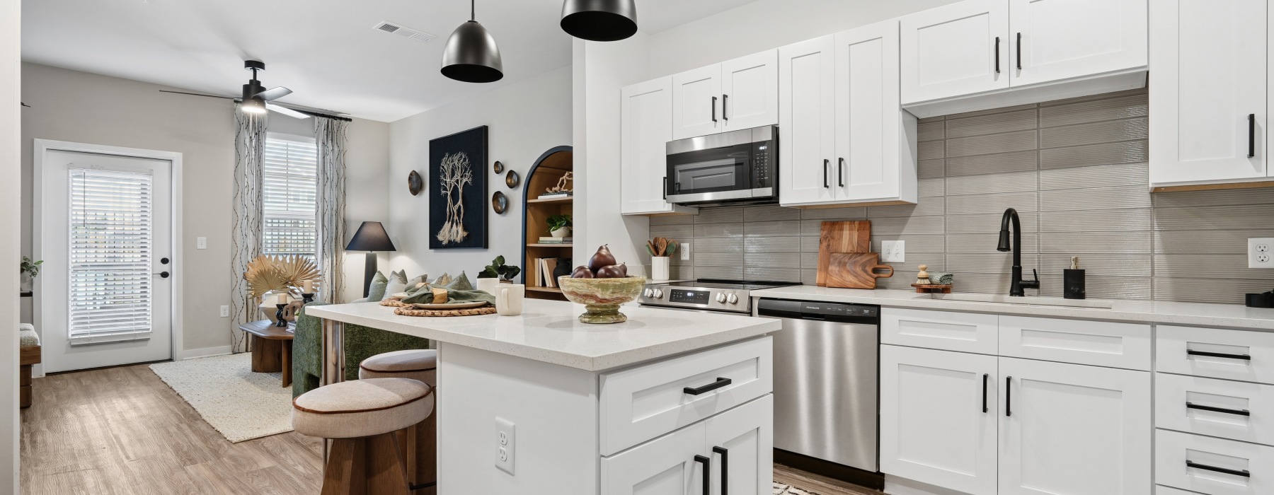 Modern apartment kitchen at Clear Lake Vista in Pooler, GA